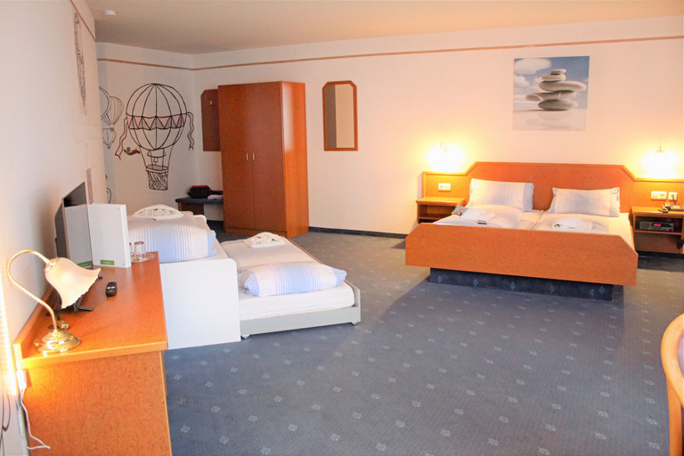 Bedroom 4, Waldhotel Feldbachtal, Saalfeld-Rudolstadt