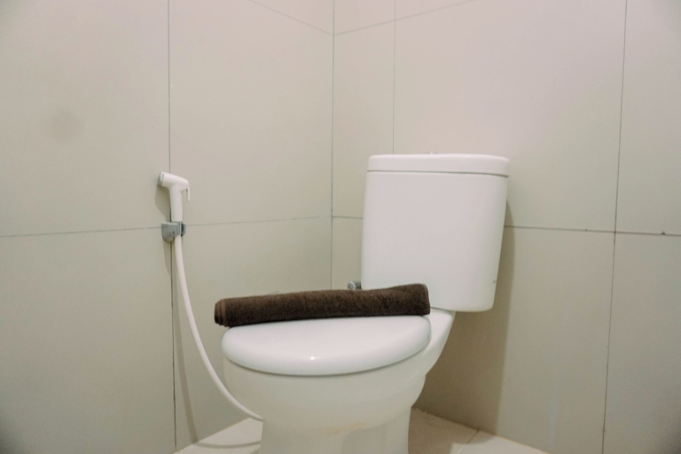 Bathroom 3, Best Comfy And Modern Studio At Baileys Apartment, Tangerang Selatan