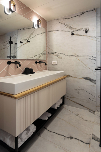 Bathroom 5, De Sheinkin Suites