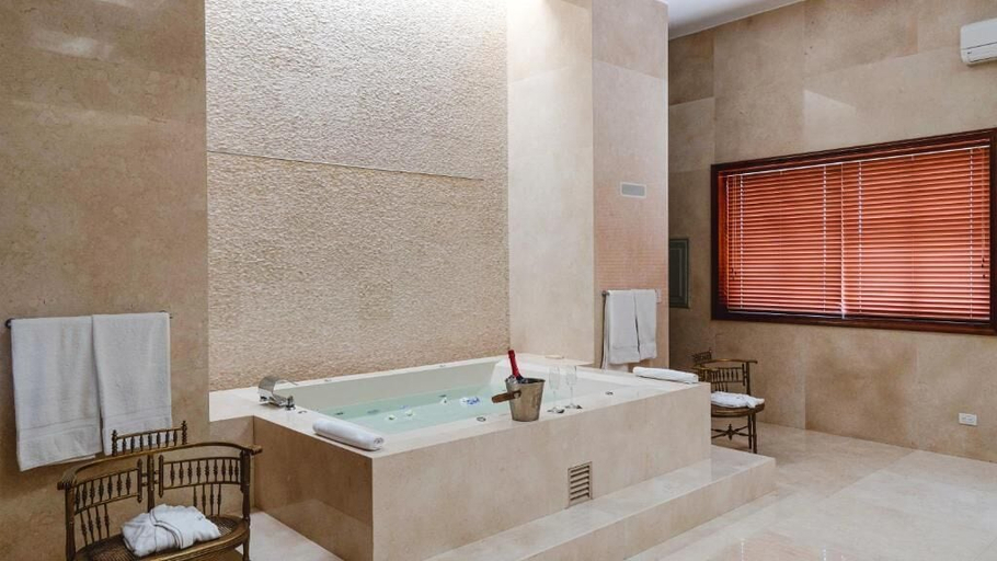 Bathroom 3, Hotel & Hacienda La Caravedo, Ica