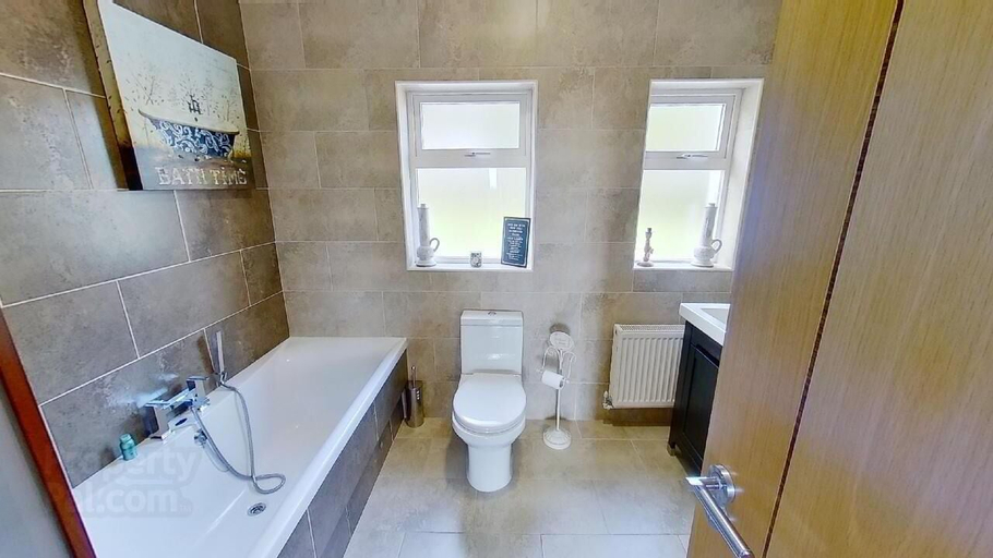 Bathroom 5, The Blue House Bruckless