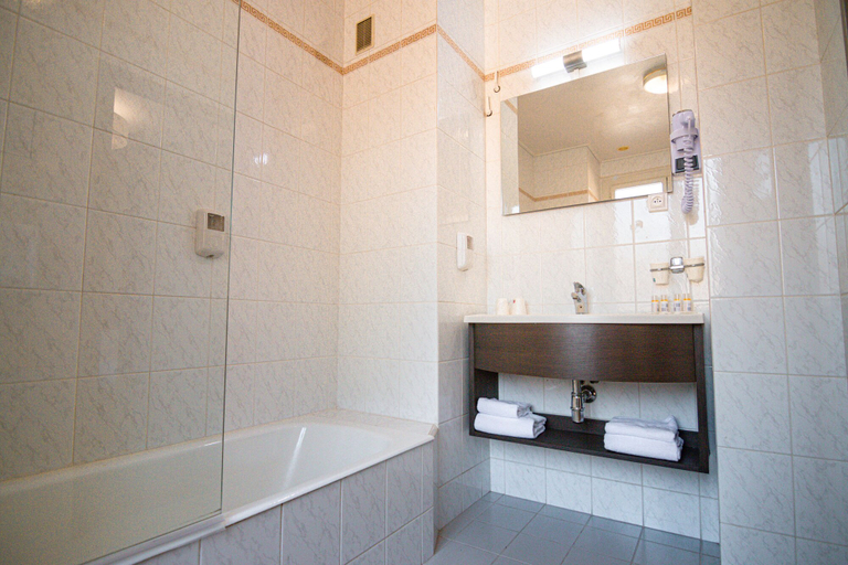 Bathroom 3, Posta Vecchia, Haute-Corse