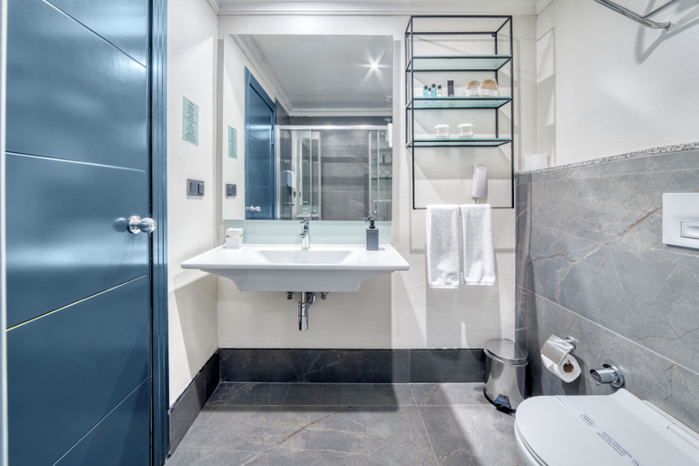 Bathroom 5, Numa Port Hotel, Alanya