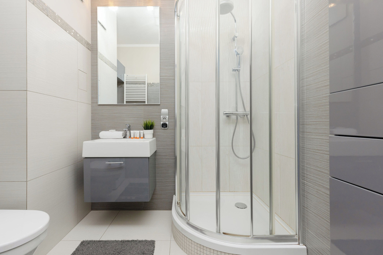 Bathroom 3, Apartament Giełdowa & Parking by Renters, Warsaw