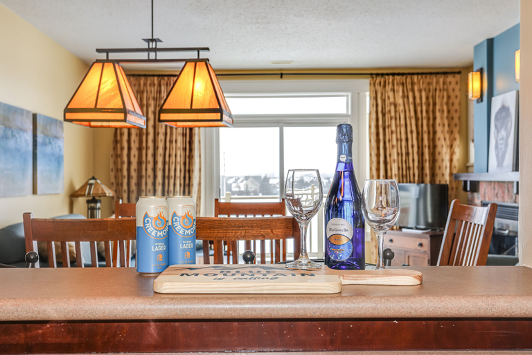 Food & Drinks 5, Rivergrass Condos, Grey
