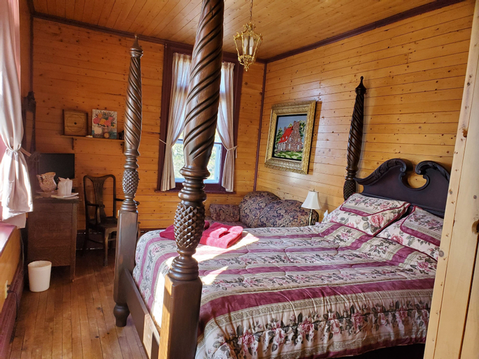 Bedroom 2, L'Ancien Presbytère de St-Marcel, L'Islet