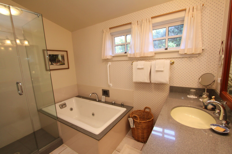 Bathroom 3, Joshua Grindle Inn, Mendocino
