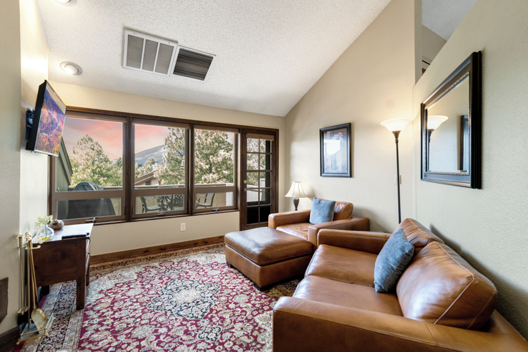 Others 4, Valley View, Coconino