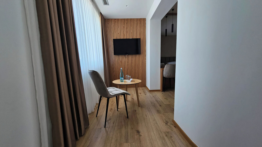 Others 5, SIBB Hotel, Tiranës