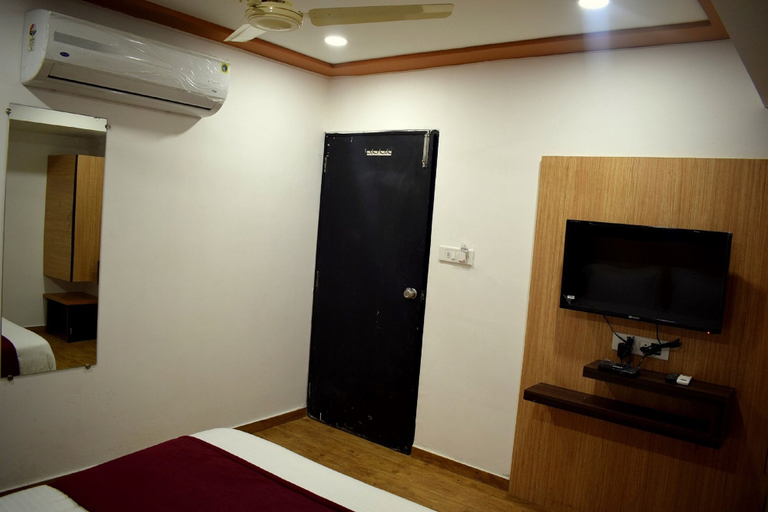 Bedroom 4, Hotel Palak Palace, Ahmadabad