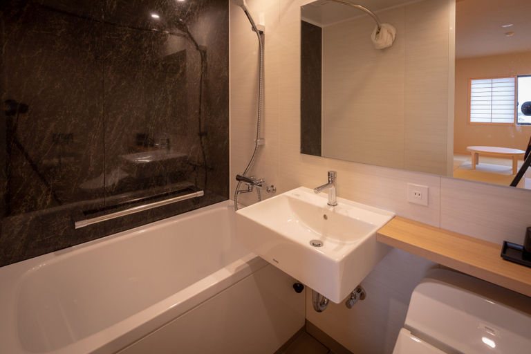 Bathroom 4, Imigre, Himi