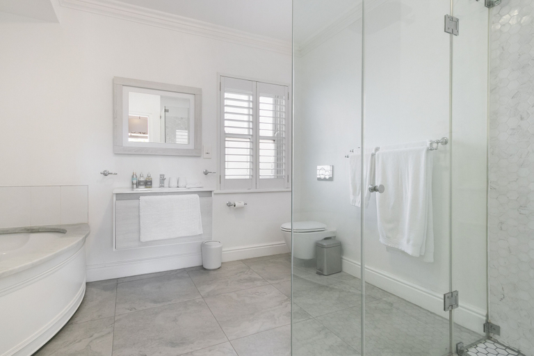 Bathroom 4, Winelands Golf Lodges 3, Cape Winelands