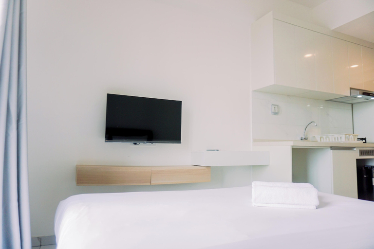 Bedroom 2, Warm And Simply Studio Room Sky House Alam Sutera Apartment, Tangerang