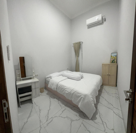Bedroom 5, Holiday Homestay Singkawang, Singkawang