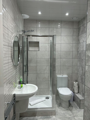 Bathroom 4, The Alexander Guest House, Edinburgh