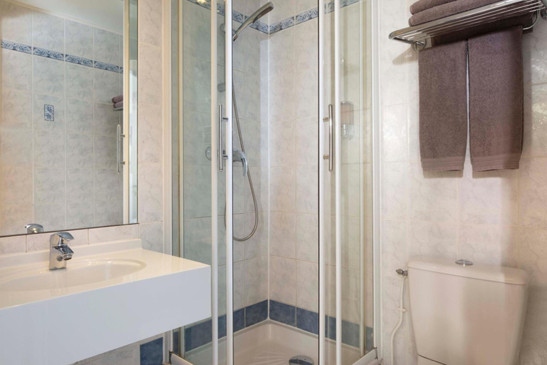 Bathroom 4, Hotel Le Hameau de Passy, Paris