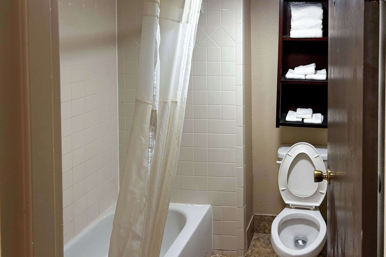 Bathroom 4, Rodeway Inn Abilene West, Taylor