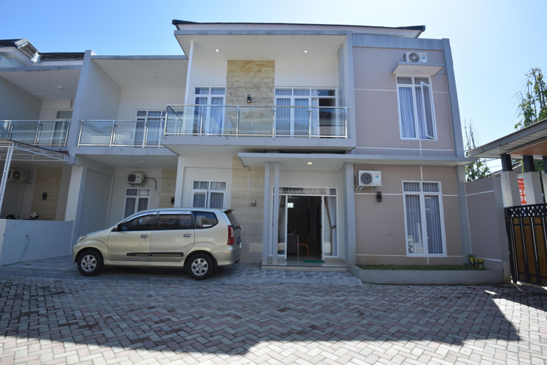 Exterior & Views 2, RedDoorz near Alun Alun Cilacap, Cilacap