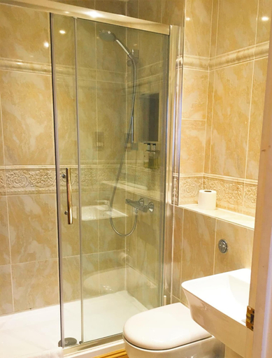 Bathroom 4, Hyde Park Radnor Hotel, London
