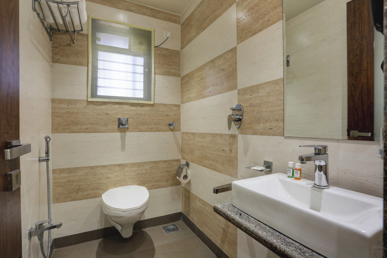Bathroom 4, Hotel Ozone Inn, Mumbai City