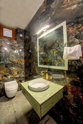 Bathroom 3, Mudras Grove Resort, Nainital