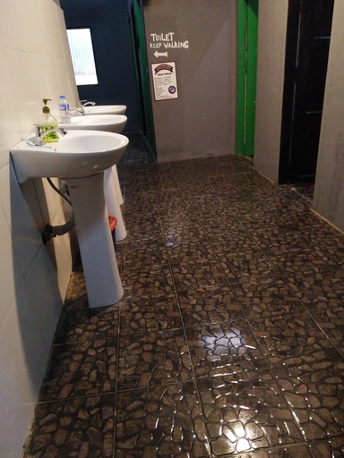 Bathroom 4, Vang Vieng Rock Backpacker Hostel, Vangvieng