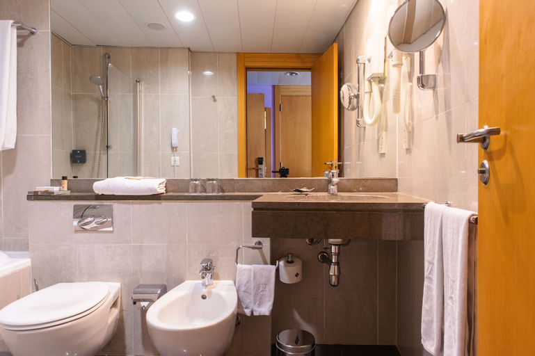 Bathroom 23