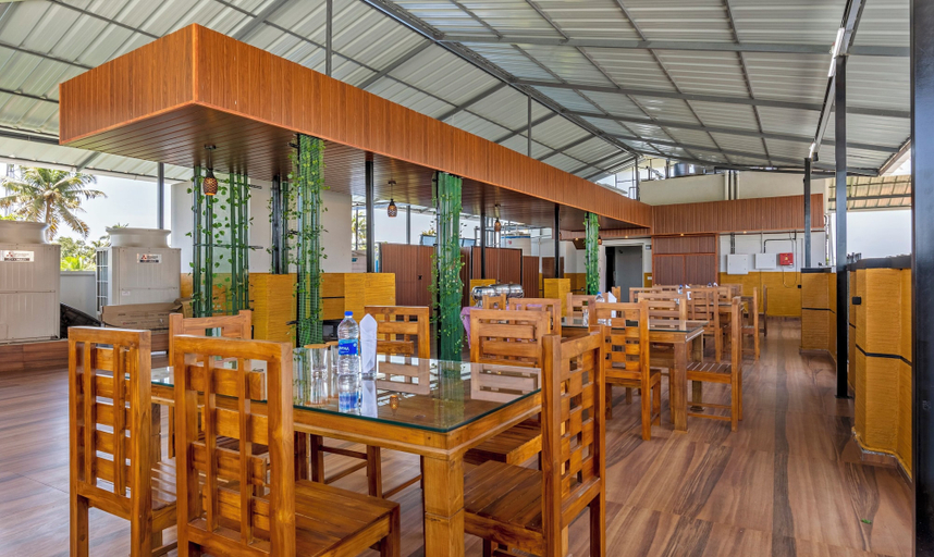 Food & Drinks 4, Treebo Vsaffron Regency, Punnamada Lake, Alappuzha