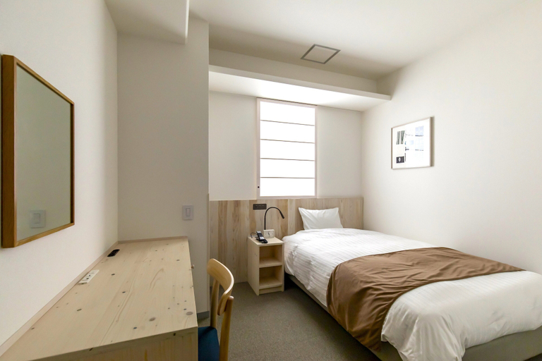 Bedroom 3, Shin-Osaka Station Hotel, Osaka