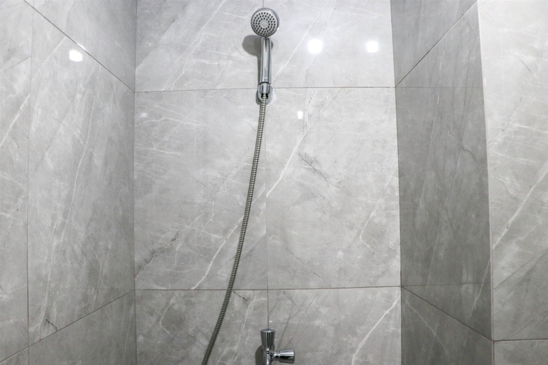 Bathroom 2, Simply Look And Comfy Studio Sayana Bekasi Apartment, Bekasi