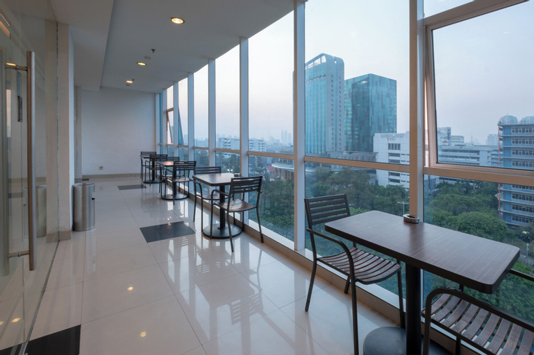 Exterior & Views 23