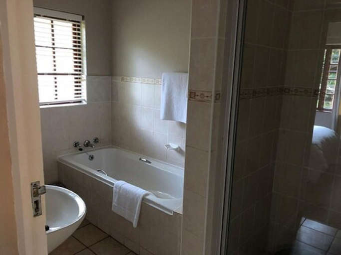 Bathroom, Gooderson Knysna Chalets, Eden