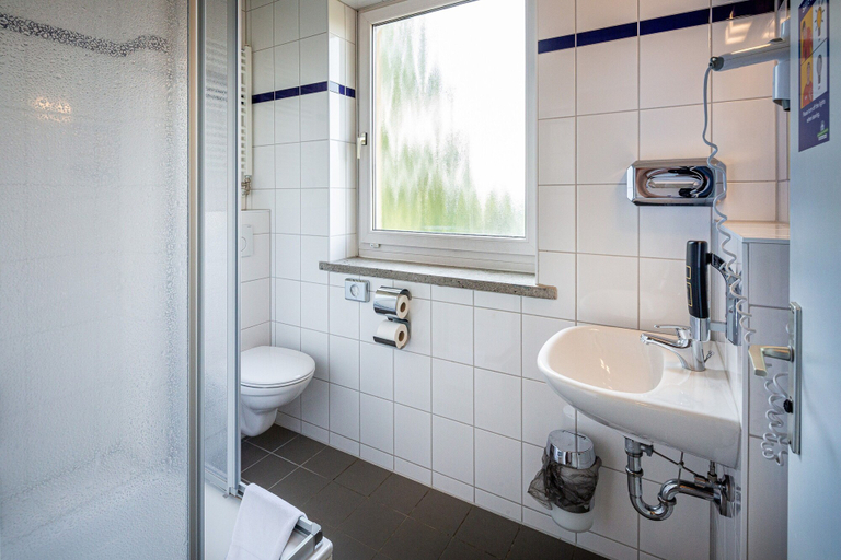 Bathroom 5, a&o Weimar - Hostel, Weimar