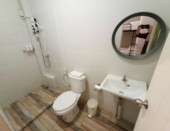 Bathroom 4, Sattahiptale Boutique Guest House & Hostel, Sattahip