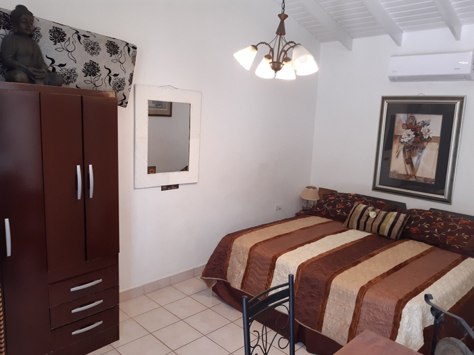 Bedroom 3, Chez Lilly