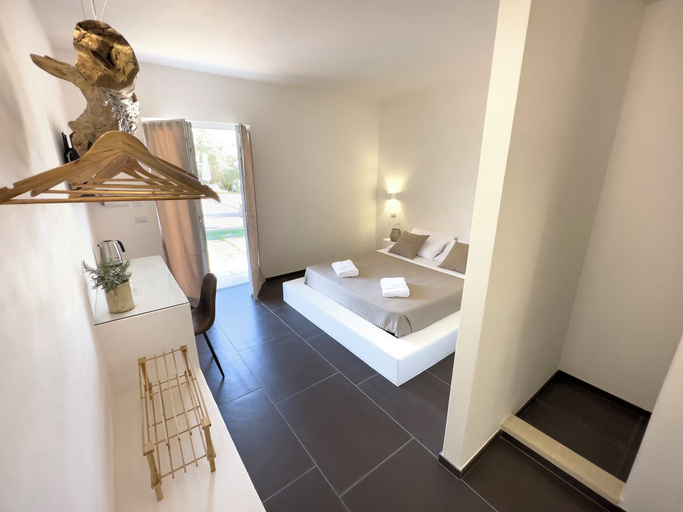 Bedroom 3, Li canali reali, Brindisi