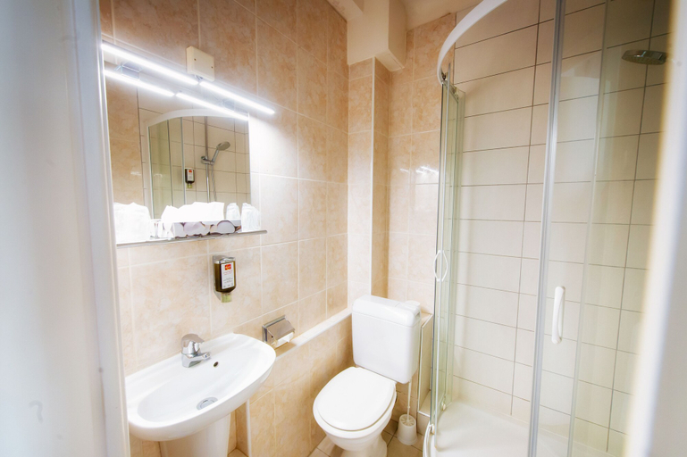 Bathroom 4, Victor Hugo, Morbihan