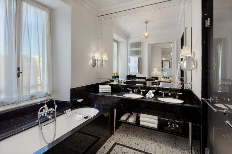 Bathroom 18