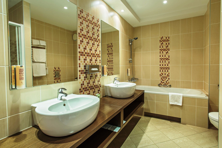 Bathroom 4, Qubus Hotel Kielce, Kielce City
