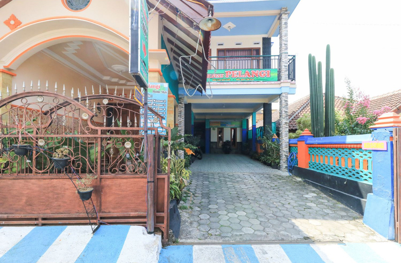Exterior & Views 2, Homestay Pelangi Batu, Malang