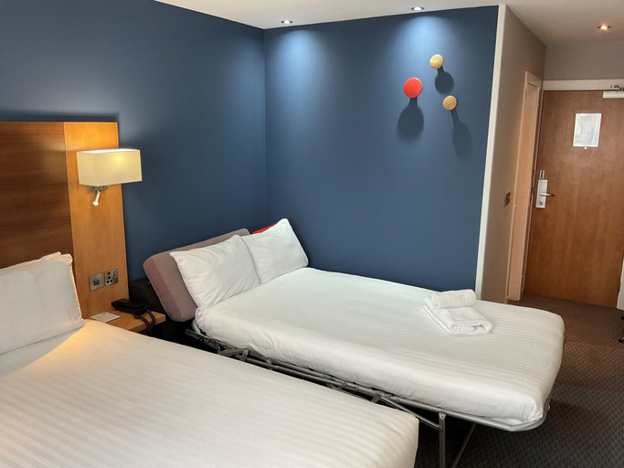 Bedroom 5, Holiday Inn Express NUNEATON, Warwickshire
