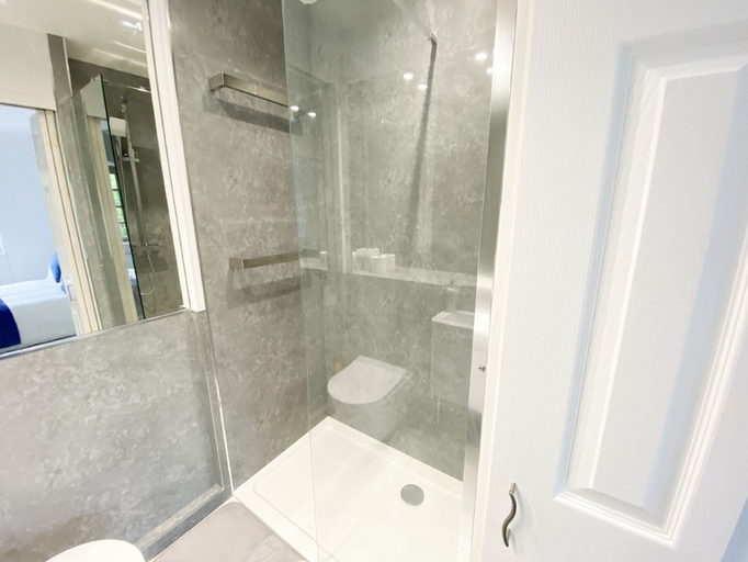 Bathroom 4, Harbourside Chambers, Poole
