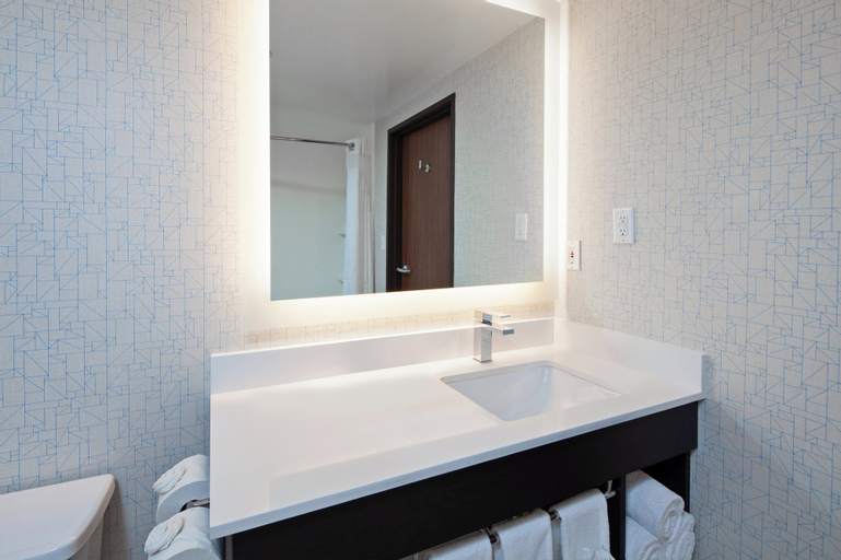 Bathroom 14