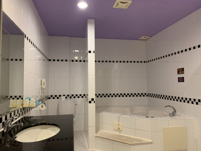 Bathroom 3, Tong Jei Kong Motel, Pingtung