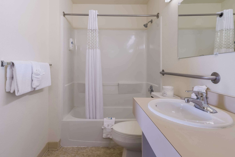 Bathroom 4, Rodeway Inn Livermore, Alameda