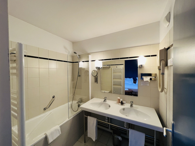 Bathroom 3, Le Pré Saint Germain, Eure
