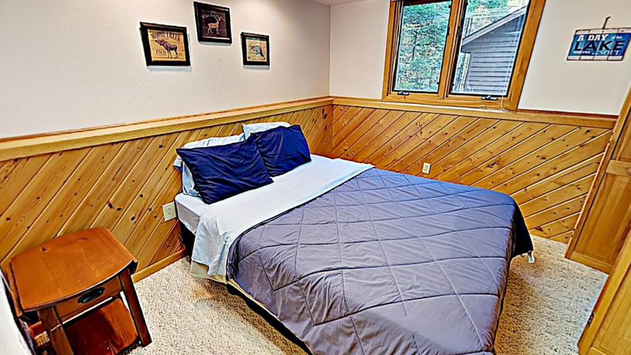 Bedroom 2, Beaver Bay Lodge, Sawyer