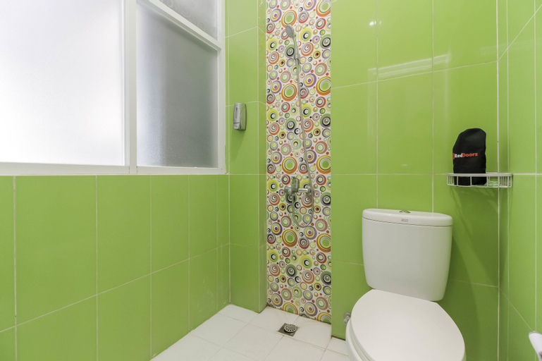 Bedroom 4, RedDoorz Plus near Stasiun Bekasi, Bekasi