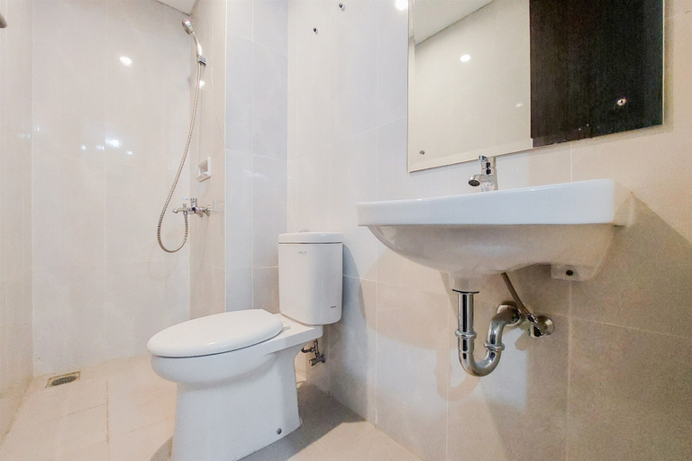 Bathroom 4, Gorgeous And Homey 2Br Serpong Garden Apartment, Tangerang