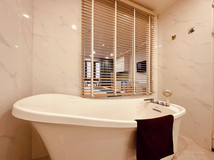 Bathroom 4, Rivera Suites, Da Nang